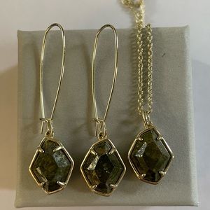 Kendra Scott Drop earrings and necklace set, like new condition